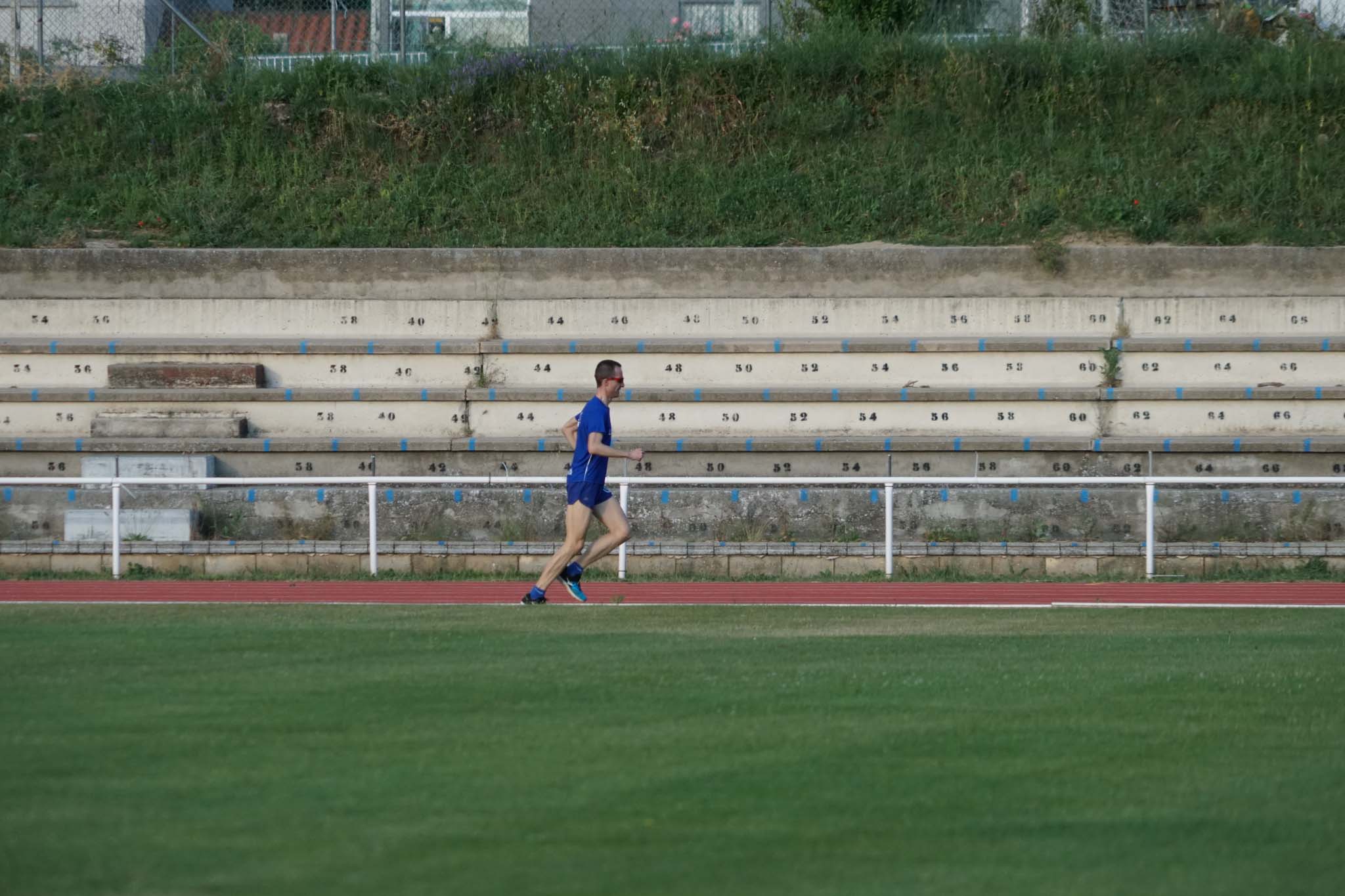 Fotos: Las Pistas de Atletismo del Helmántico se abren para los atletas