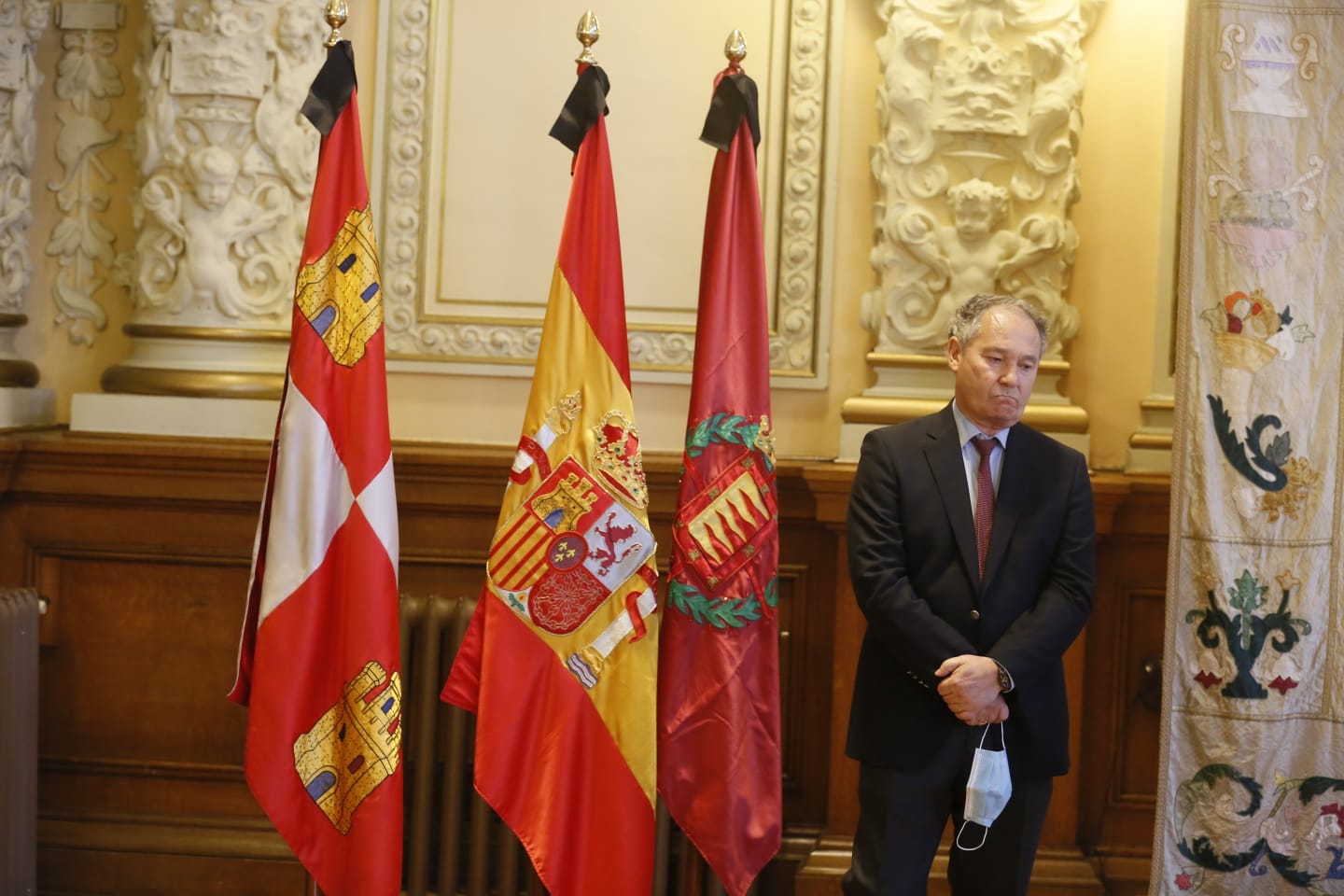 El edil Alberto Palomino Echegoyen sustituirá a José Antonio Otero al frente de la Concejalía de Seguridad y Salud Pública, tras la renuncia de Otero quien se recupera de forma favorable tras sufrir un infarto, y que se mantendrá en el equipo de Gobierno sin dedicación exclusiva