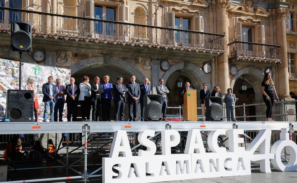 Celebración de un acto de Aspace Salamanca en la Plaza Mayor. 
