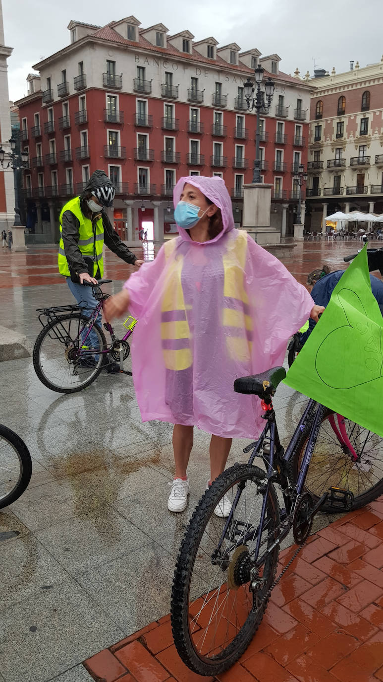 La cita, organizada por la Asamblea Ciclista y la plataforma Conbici, reúne a usuarios de las dos ruedas