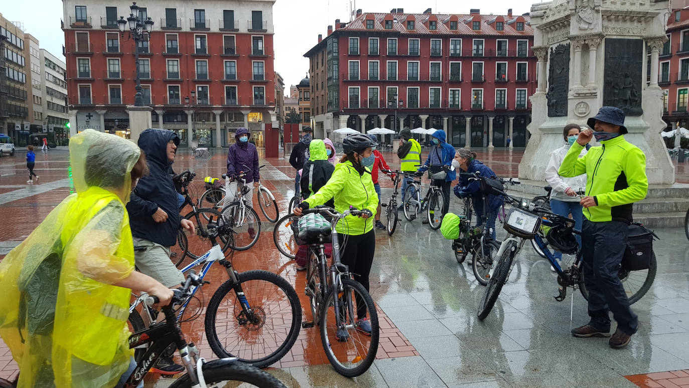 La cita, organizada por la Asamblea Ciclista y la plataforma Conbici, reúne a usuarios de las dos ruedas