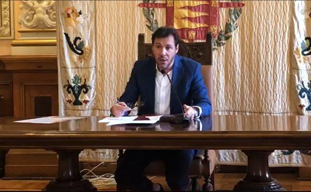 Puente pide a la Junta que «deje de amenazar a los ayuntamientos» por conceder ayudas a los sectores en crisis