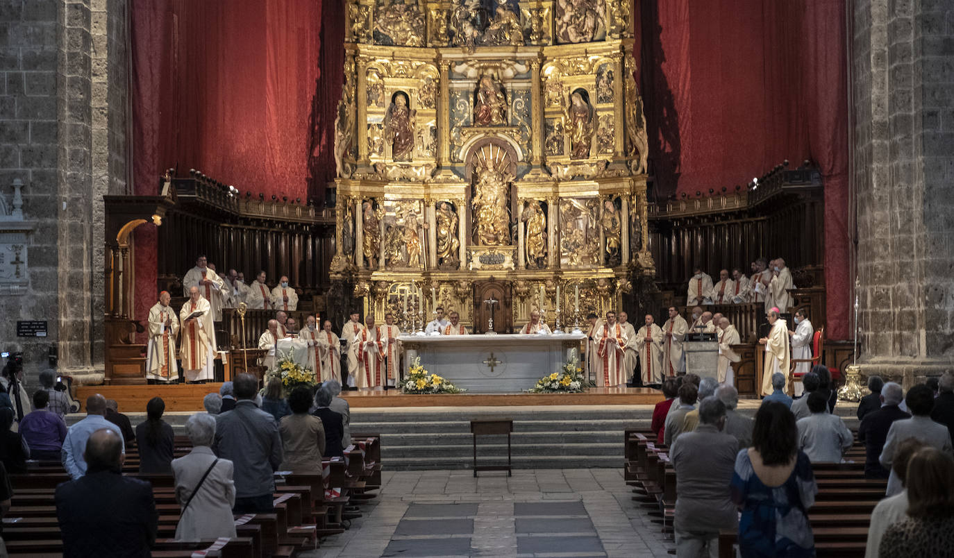 El cardenal arzobispo de Valladolid Ricardo Blázquez presidió el homenaje por los religiosos de la diócesis a quienes no pudieron acompañar durante el sepelio