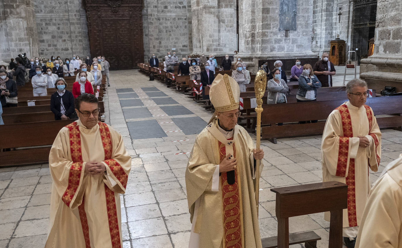 El cardenal arzobispo de Valladolid Ricardo Blázquez presidió el homenaje por los religiosos de la diócesis a quienes no pudieron acompañar durante el sepelio