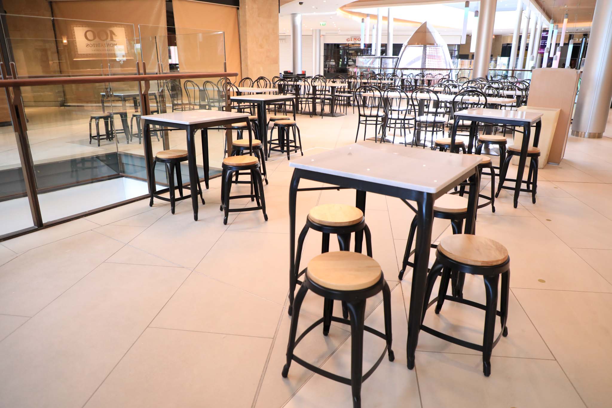 Fotos: Preparativos para reabrir el centro comercial El Tormes, en Salamanca