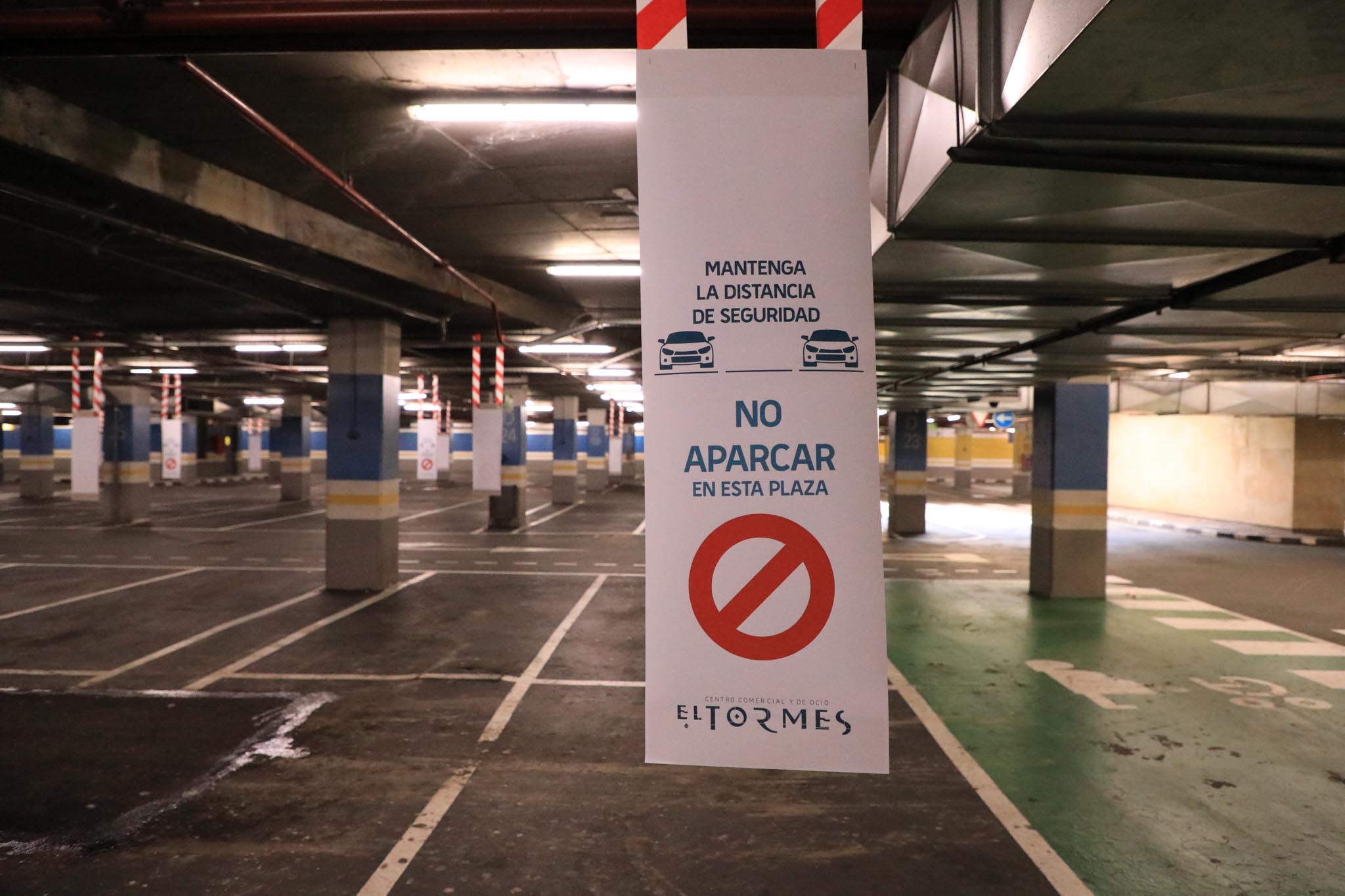 Fotos: Preparativos para reabrir el centro comercial El Tormes, en Salamanca