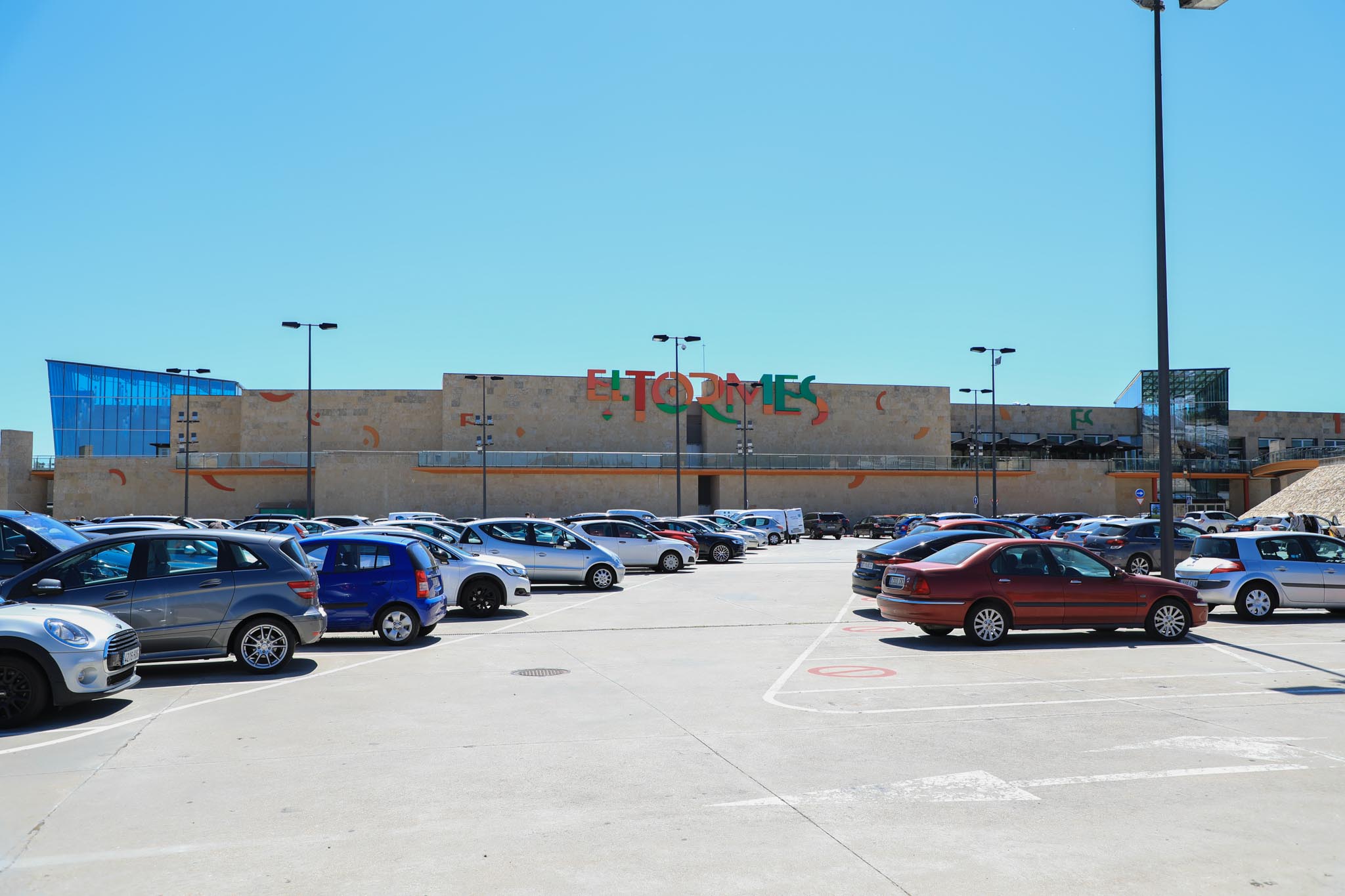 Fotos: Preparativos para reabrir el centro comercial El Tormes, en Salamanca