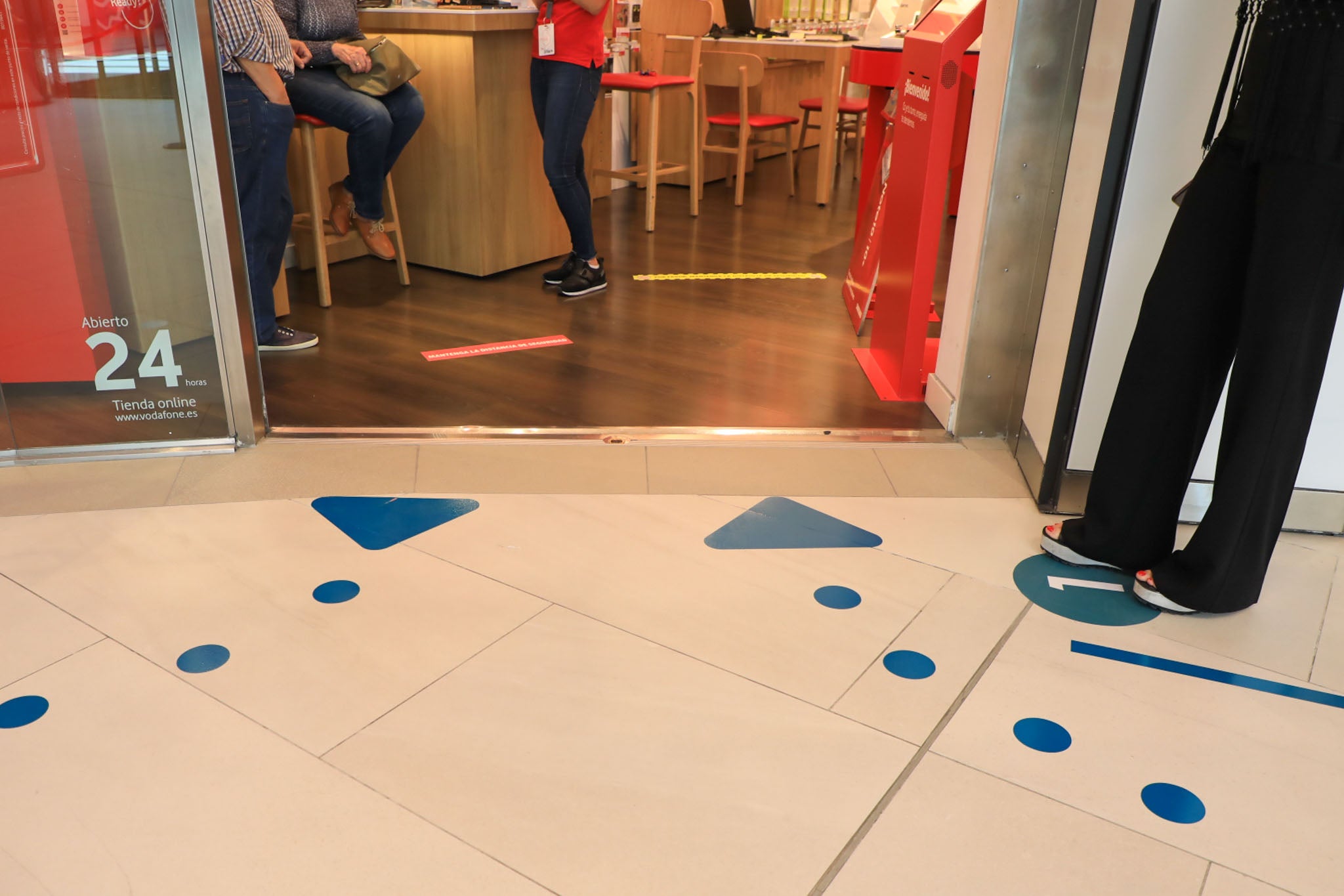 Fotos: Preparativos para reabrir el centro comercial El Tormes, en Salamanca