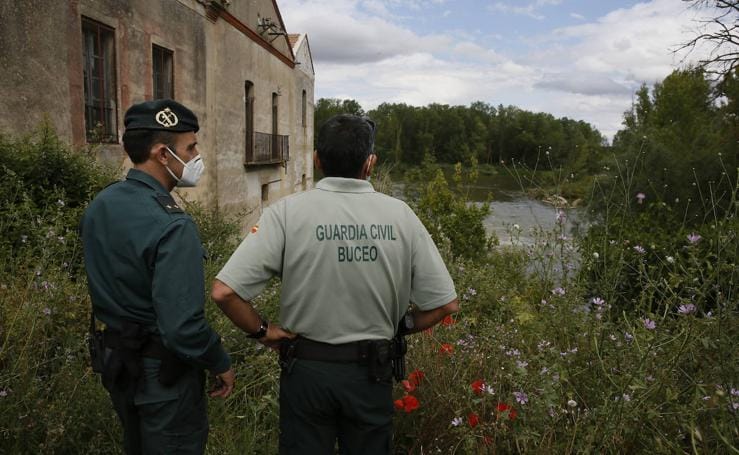 Labores de búsqueda del reptil en la confluencia de los ríos Pisuerga y Duero