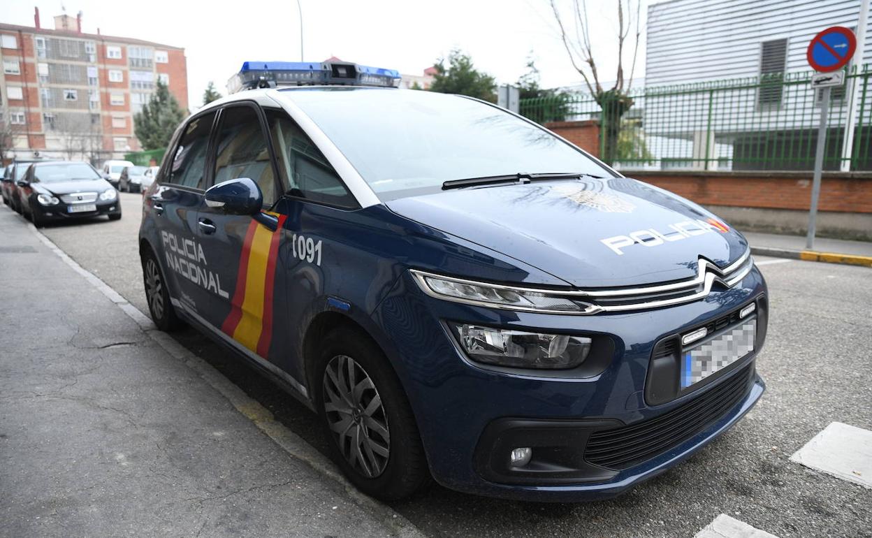 Roban dos portátiles y un proyector en un local de formación en la calle Esperanto de Valladolid