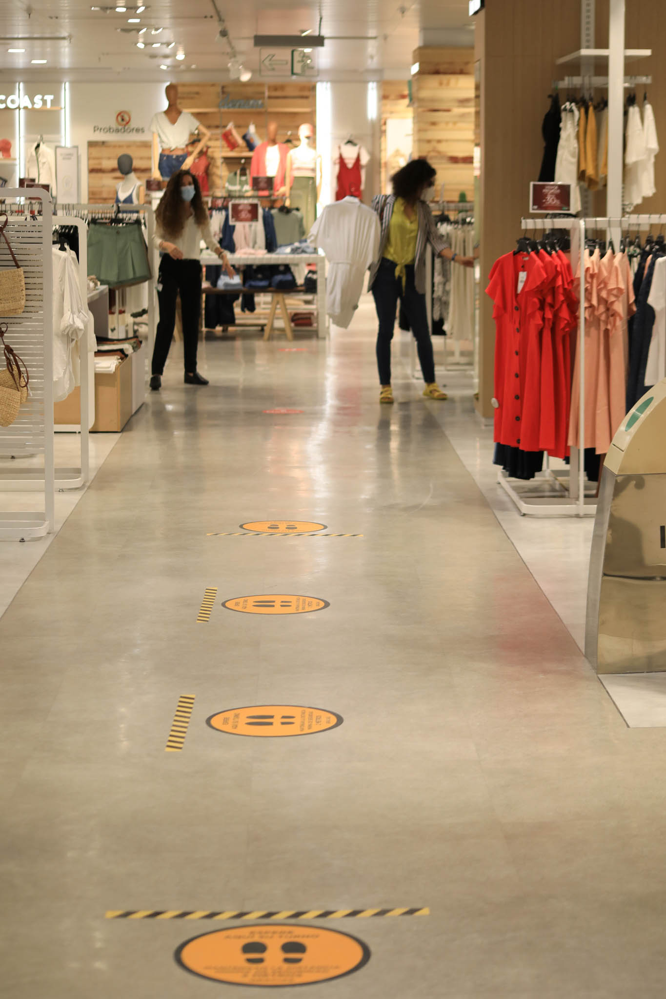 Fotos: Reapertura de El Corte Inglés de Salamanca en la fase 2 de la desescalad