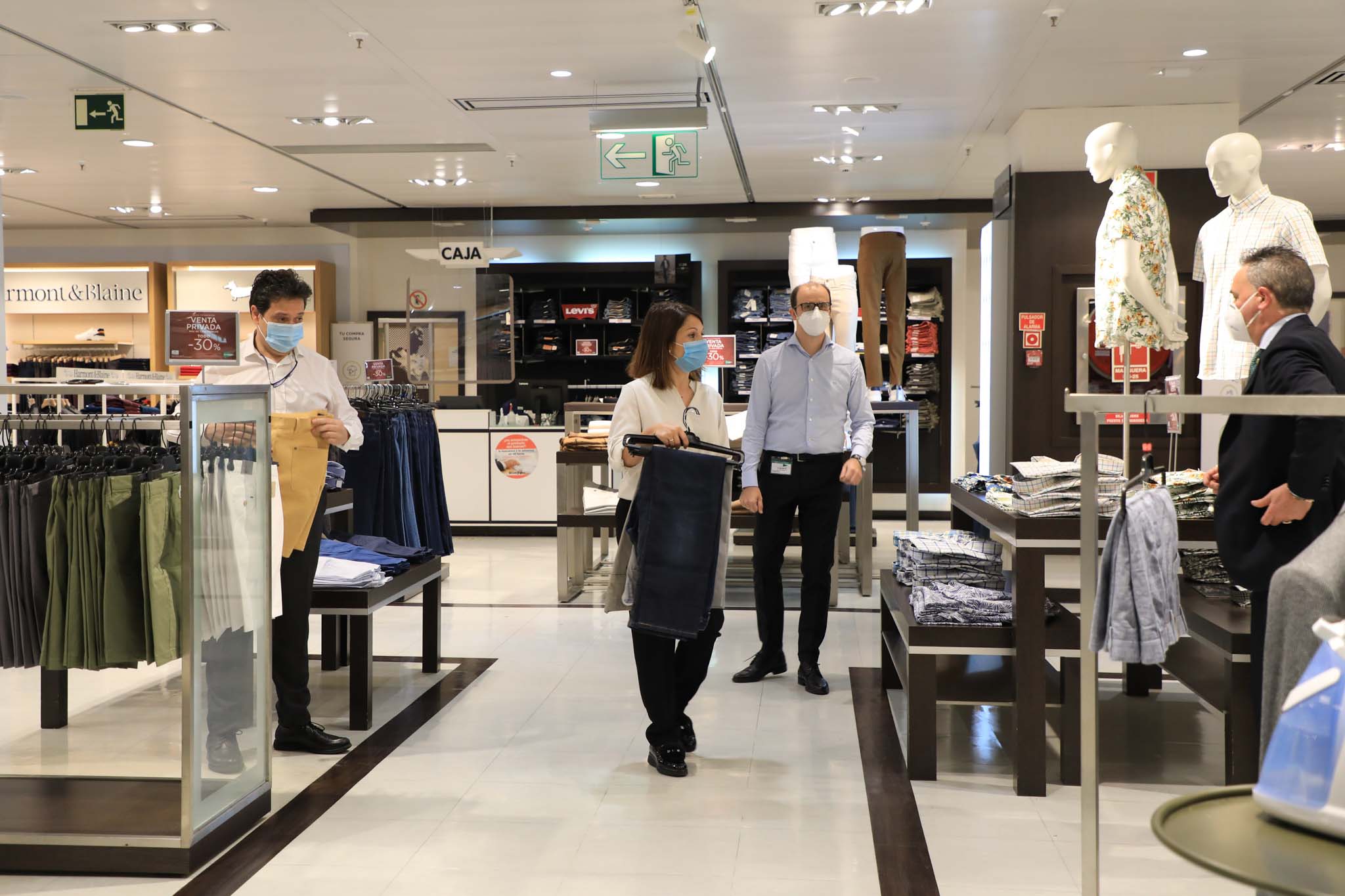 Fotos: Reapertura de El Corte Inglés de Salamanca en la fase 2 de la desescalad