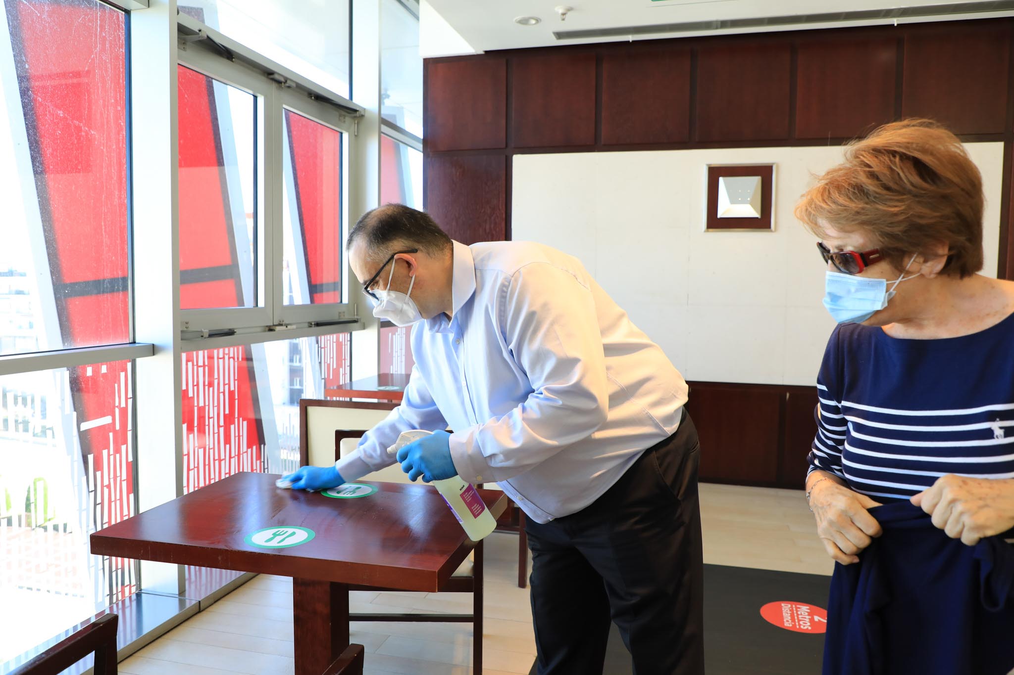 Fotos: Reapertura de El Corte Inglés de Salamanca en la fase 2 de la desescalad