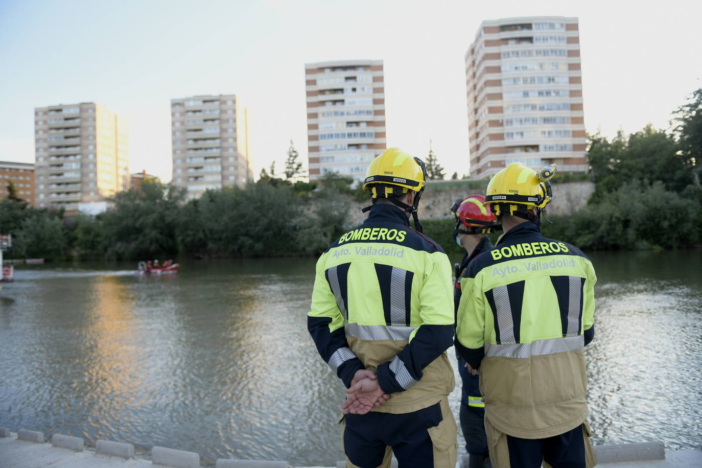 Los buzos reanudan hoy las labores de búsqueda del joven que se lanzó al Pisuerga en Valladolid