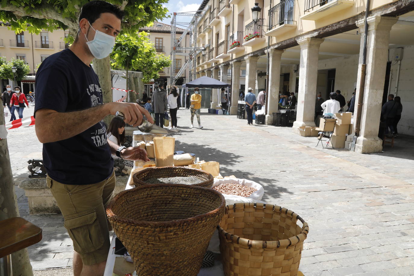 Fotos: El mercado ecológico de Palencia vuelve a la Plaza Mayor