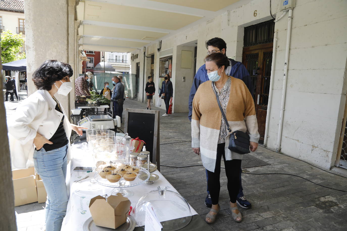 Fotos: El mercado ecológico de Palencia vuelve a la Plaza Mayor