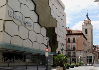 Imagen secundaria 1 - Obras en Correos, La Unión y el Fénix y el jardín vertical de El Corte Inglés de Constitución. 