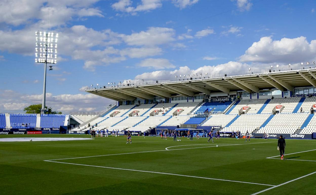 Aspecto desangelado del estadio Butarque antes del comienzo del partido Leganés-Valladolid. 