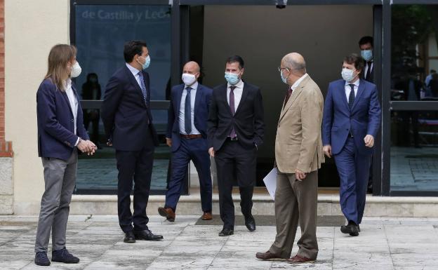 Pablo Fernández, Raúl de la Hoz, David Castaño, Luis Tudanca, Francisco Igea y Alfonso F. Mañueco. 