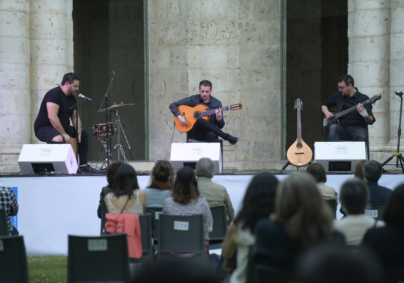 El guitarrista Raúl Olivar ha ofrecido esta tarde un concierto en el patio del museo. 