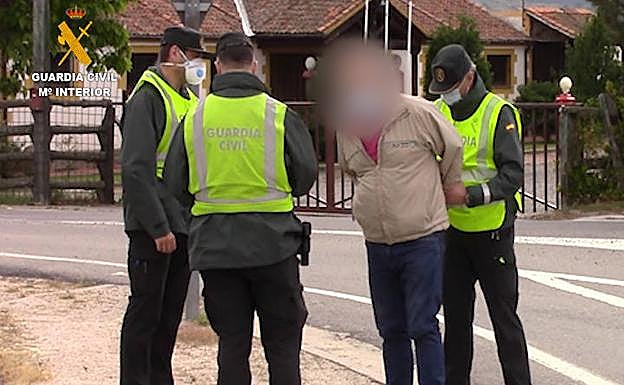 Foto del momento de la detención difundida por la Subdelegación del Gobierno. 