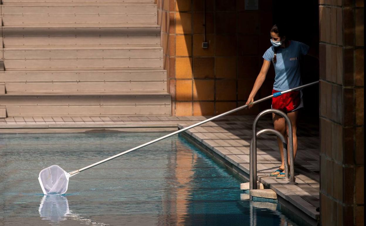 Los socorristas son uno de los puestos demandados en esta época.