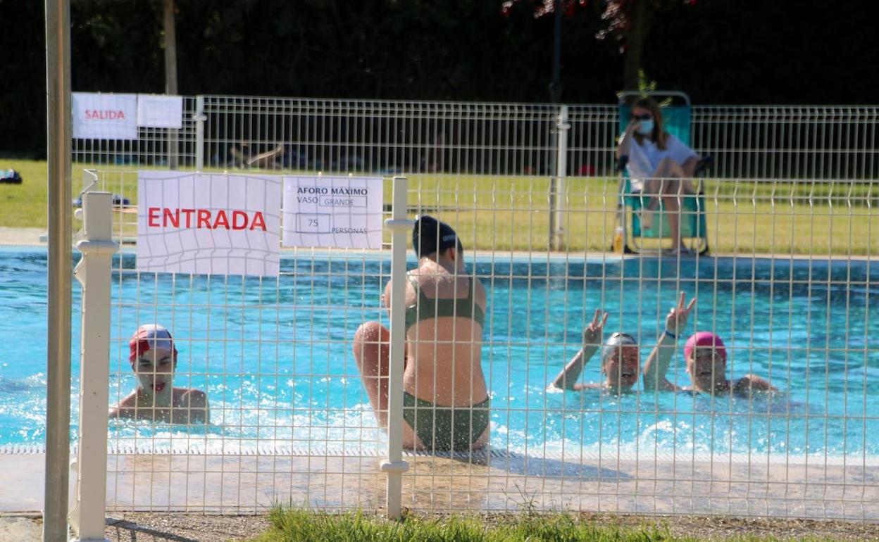 Un chapuzón en las piscinas de Torquemada.