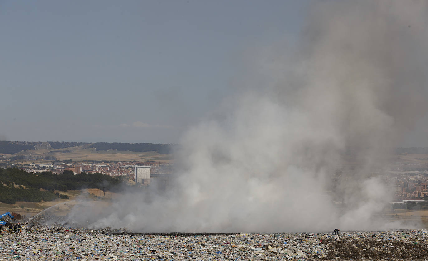 Fotos: Incendio en el vertedero de Villanubla (Valladolid)