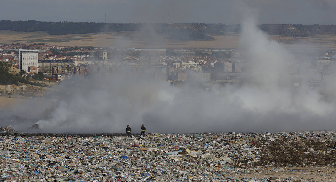 Fotos: Incendio en el vertedero de Villanubla (Valladolid)