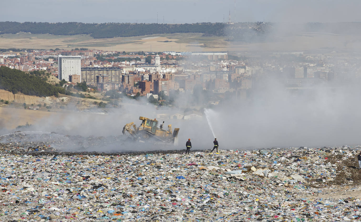 Fotos: Incendio en el vertedero de Villanubla (Valladolid)
