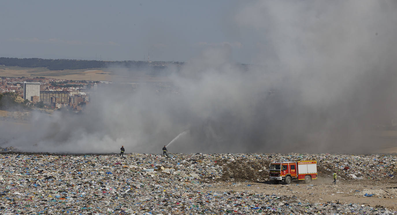 Fotos: Incendio en el vertedero de Villanubla (Valladolid)
