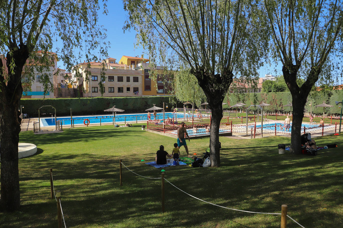 Fotos: Primer día de piscinas en Carbajosa de la Sagrada (Salamanca)