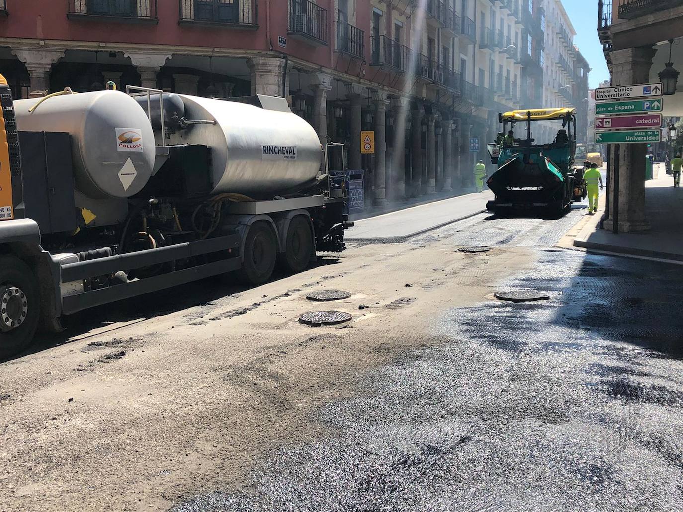 Las obras de asfaltado entre Poniente y Fuente Dorada han causado importantes retenciones de tráfico. 