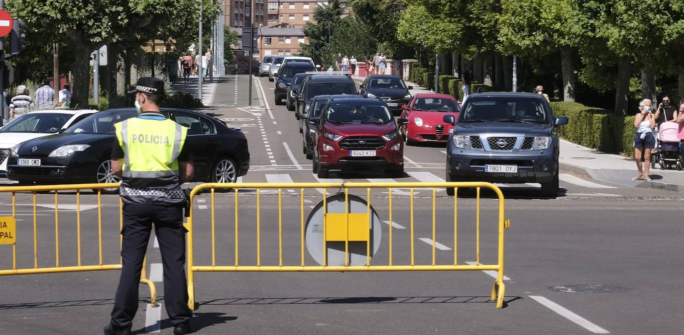 Las obras de asfaltado entre Poniente y Fuente Dorada han causado importantes retenciones de tráfico. 