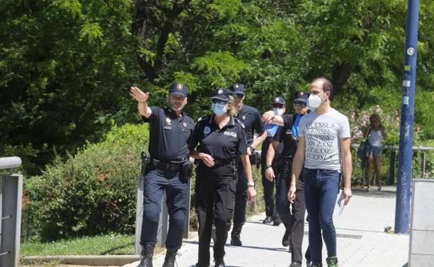 Dispositivo especial y vallas para impedir el acceso a Las Moreras en Valladolid la Noche de San Juan