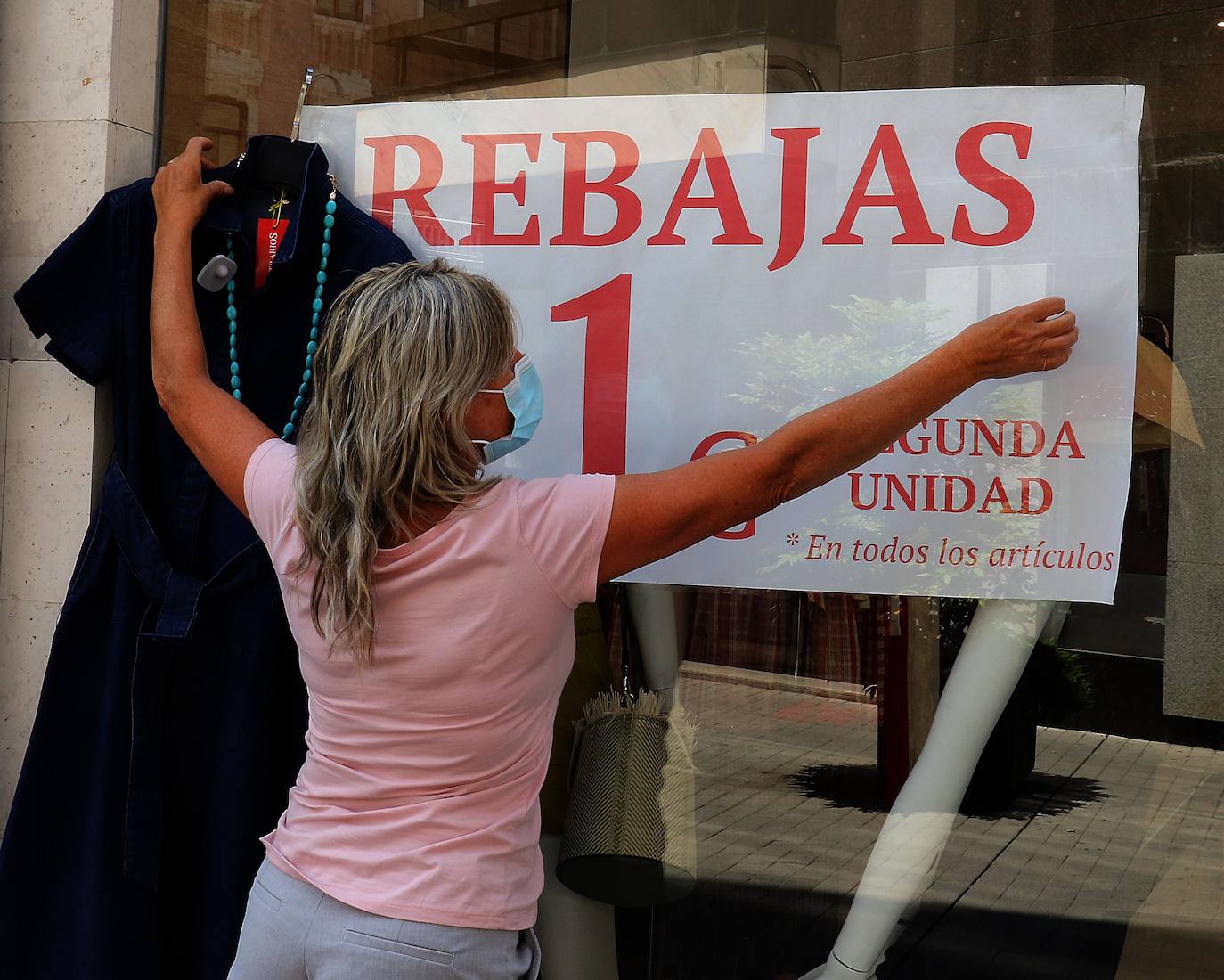 El adelanto de la campaña en las grandes superficies arrastra al pequeño comercio, que valora la iniciativa de los bonos del Ayuntamiento