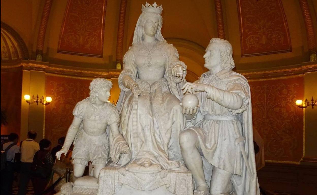 La estatua de Colón e Isabel la Católica