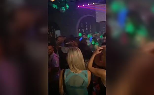 Imagen del local con el aforo completo.