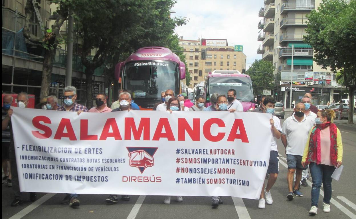 Cabeza de la manifestación en la avenida de Mirat.