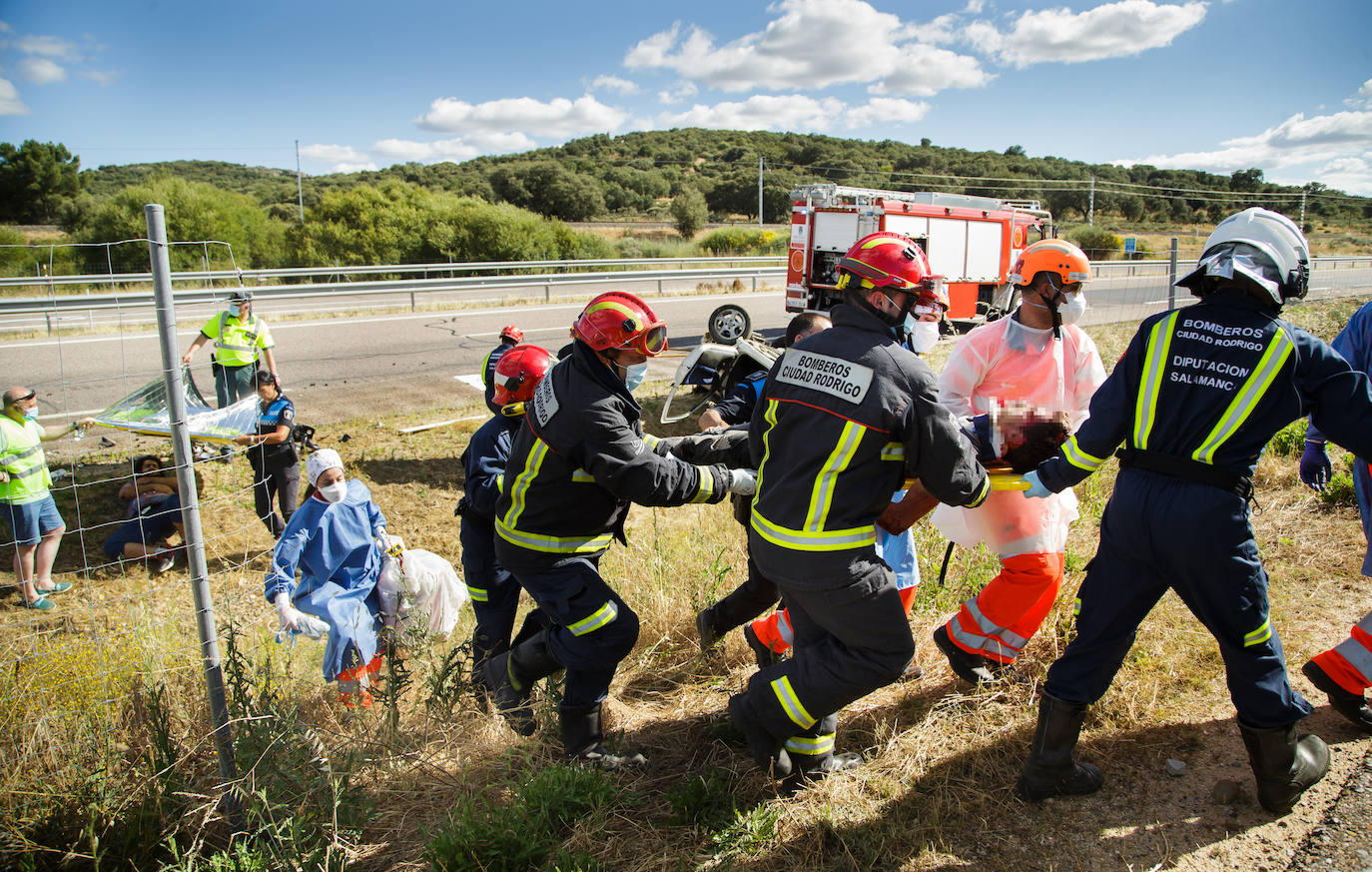 El aparatoso accidente ha movilizado a todos los servicios de emergencia. 