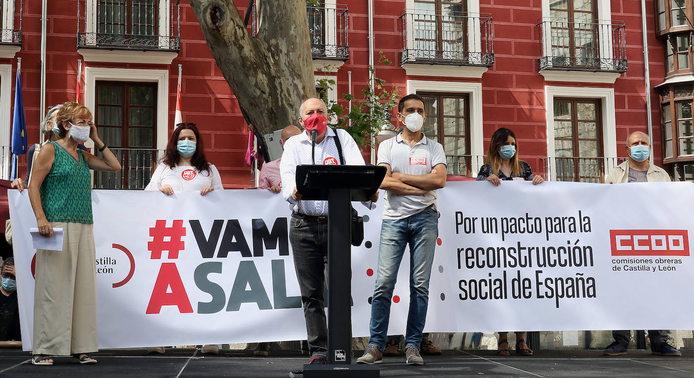 Fotos: Concentración convocada por los sindicatos en Valladolid para pedir un pacto político para la reconstrucción de España