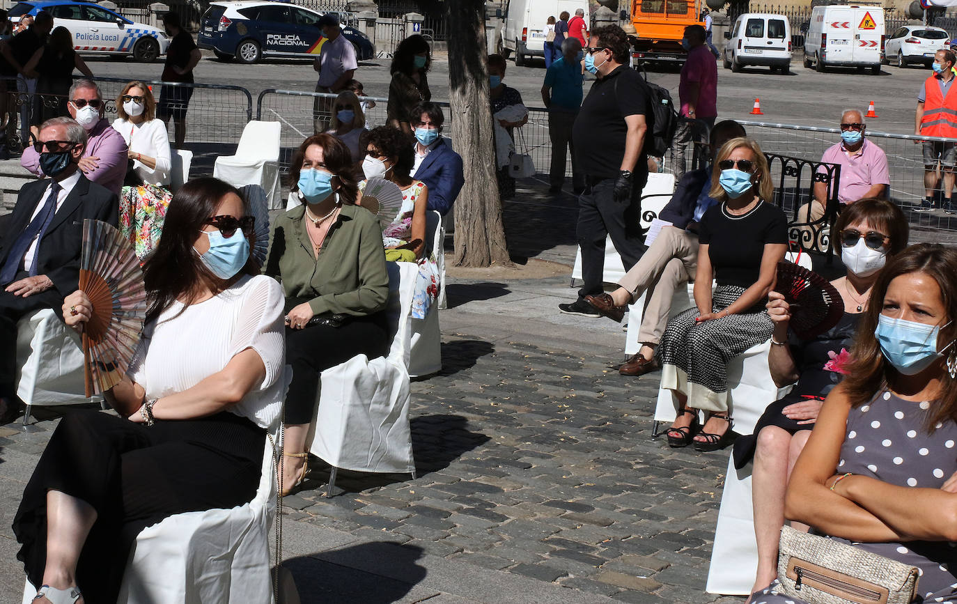 Homenaje a las víctimas del coronavirus en la Plaza Mayor de Segovia 