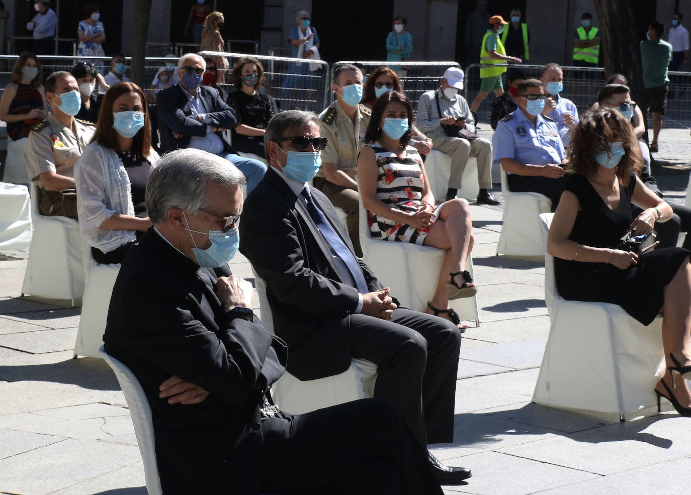 Homenaje a las víctimas del coronavirus en la Plaza Mayor de Segovia 