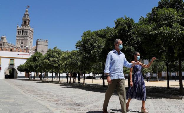 Los Reyes paseando por Sevilla.