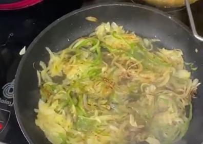 Imagen secundaria 1 - Coronavirus: Recetario para la cuarentena: La receta de Miguel Cobo: lubina al horno con patatas a la panadera