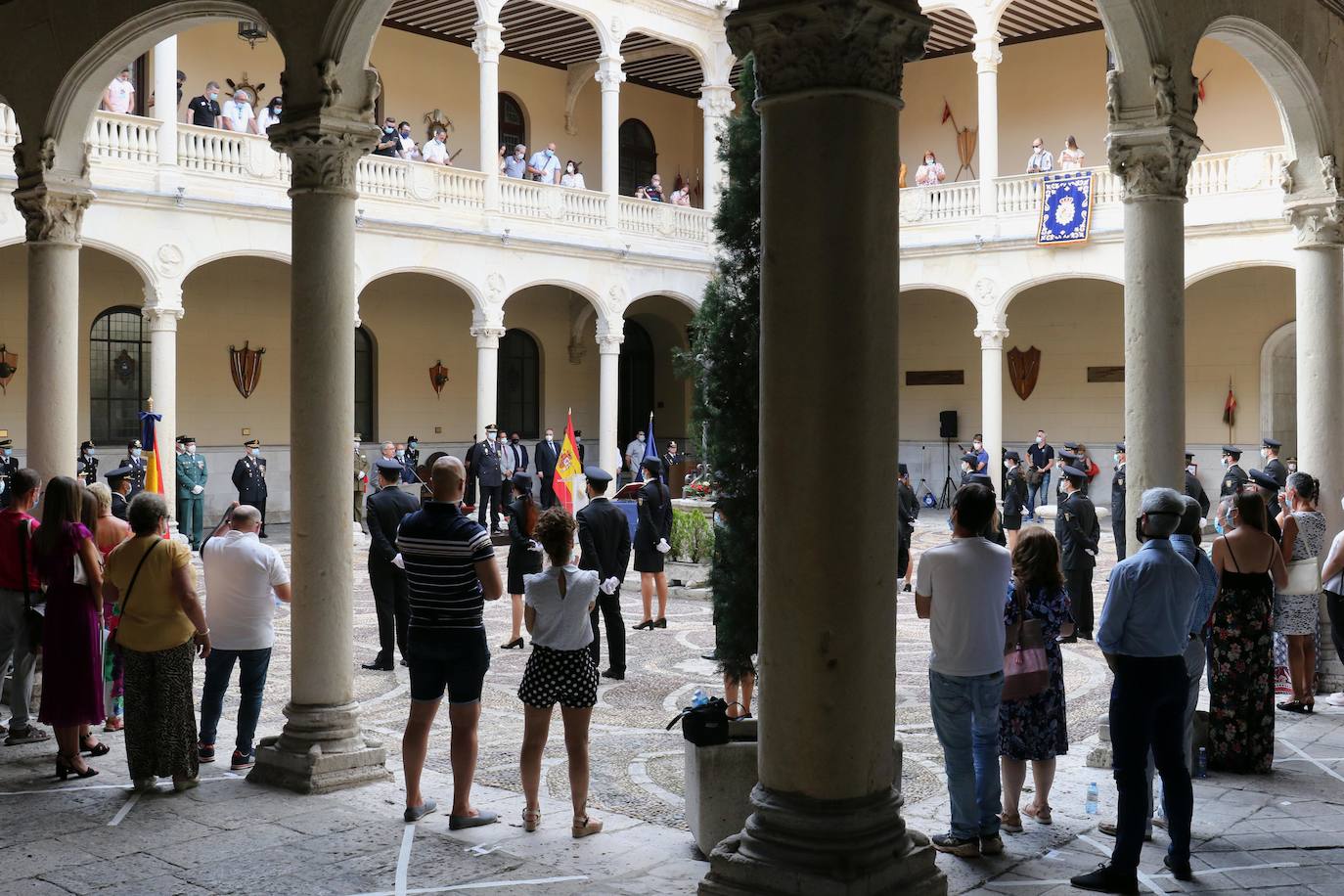 Con motivo de la Covid-19, este año no se ha podido celebrar el acto habitual de jura en la Escuela Nacional de Policía de Ávila, siendo sustituido por 58 actos descentralizados en las provincias