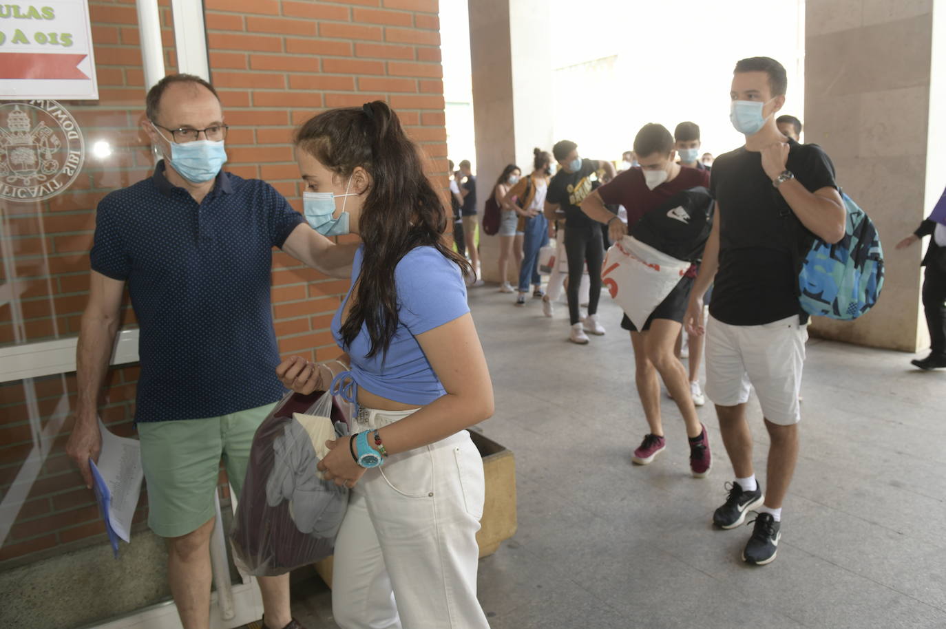 Fotos: Comienza para 11.000 estudiantes de Castilla y León la EBAU más atípica