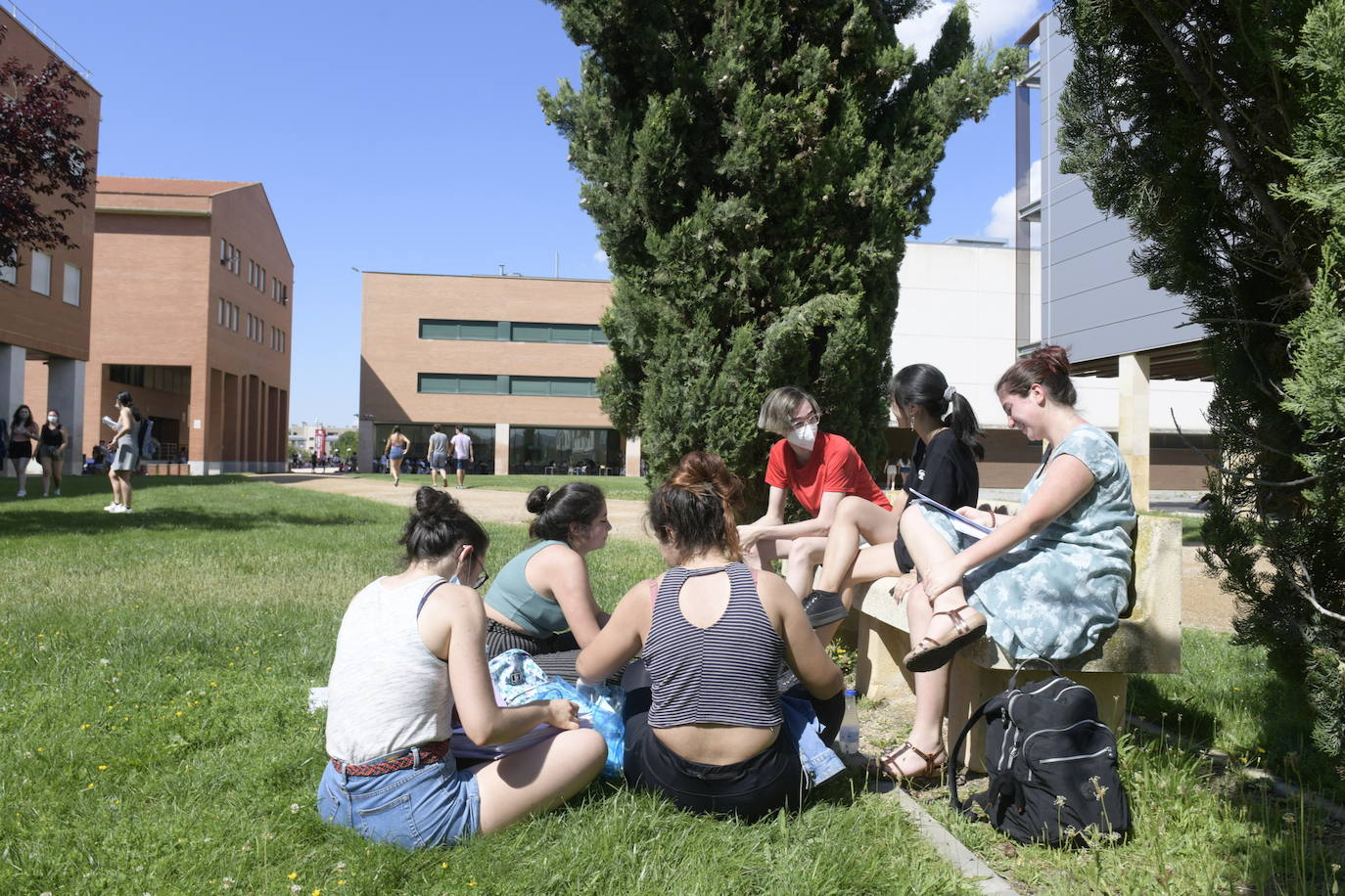 Fotos: Comienza para 11.000 estudiantes de Castilla y León la EBAU más atípica