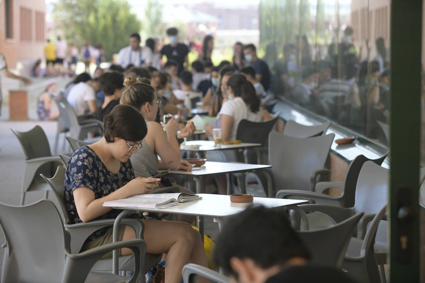 Fotos: Comienza para 11.000 estudiantes de Castilla y León la EBAU más atípica