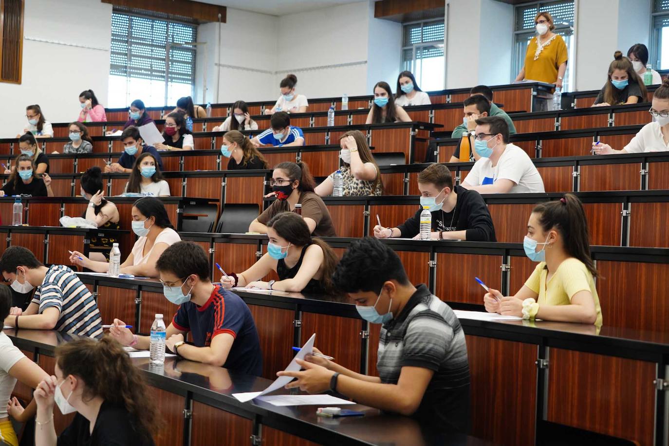 Los futuros universitarios se enfrentan estos días a la prueba de acceso en el distrito de Salamanca. 